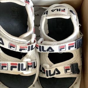 Fila Sandals used but in good condition.